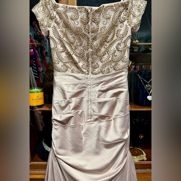 Elegant Champagne La Femme Gown with Beaded Sleeves – Size 4 - Picture 10 of 11